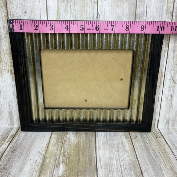 Black Picture Frame Metal Accents 5x7 Photo Size - Picture 7 of 7